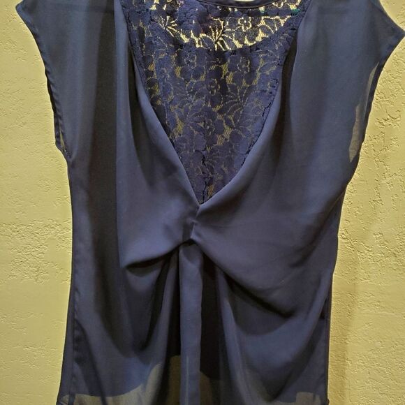 Love On A Hanger black Lace Back twist Blouse Top Women's Size Small - Picture 3 of 6